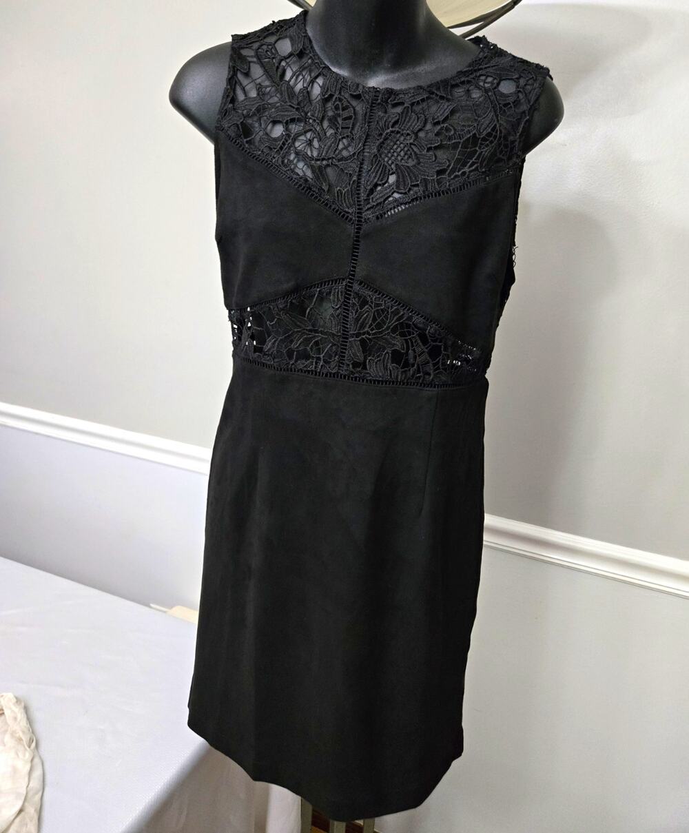 Forever 21 Black Solid Lace Sheath Dress Sleeveless Round Neck Lined Size M